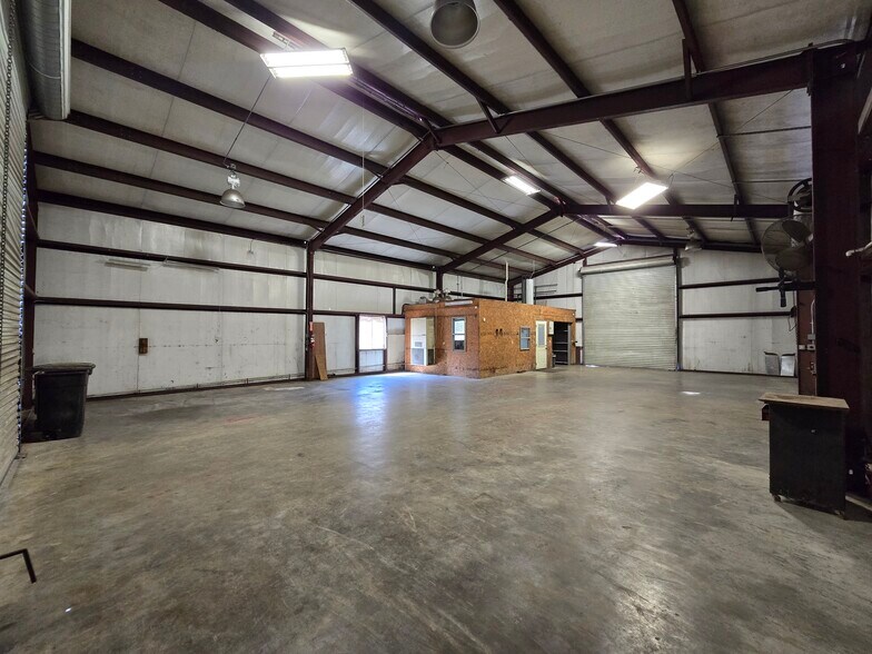 More Photos Of 503 S 1st St, Temple Warehouse For Lease