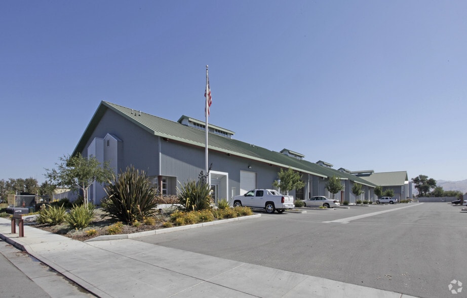 More Photos Of 1803 Shelton Way, Hollister Light Manufacturing For Lease