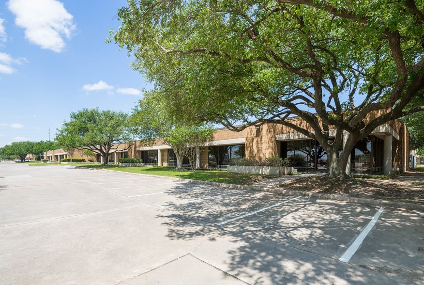 Primary Photo Of 900 S Loop Fwy W, Houston Unknown For Lease