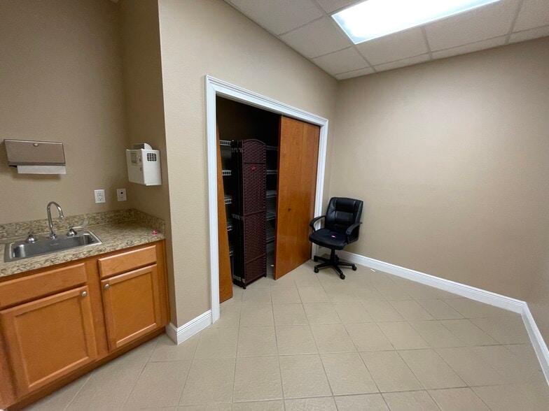 More Photos Of 757 CR 466 #100, Lady Lake Medical For Lease