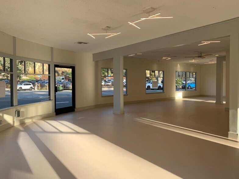 More Photos Of 480-506 Ocean Ave, Laguna Beach Storefront For Lease