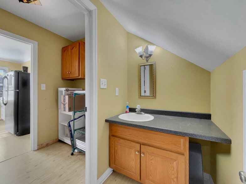 More Photos Of 9 Callaway Dr, Crawford Restaurant For Sale