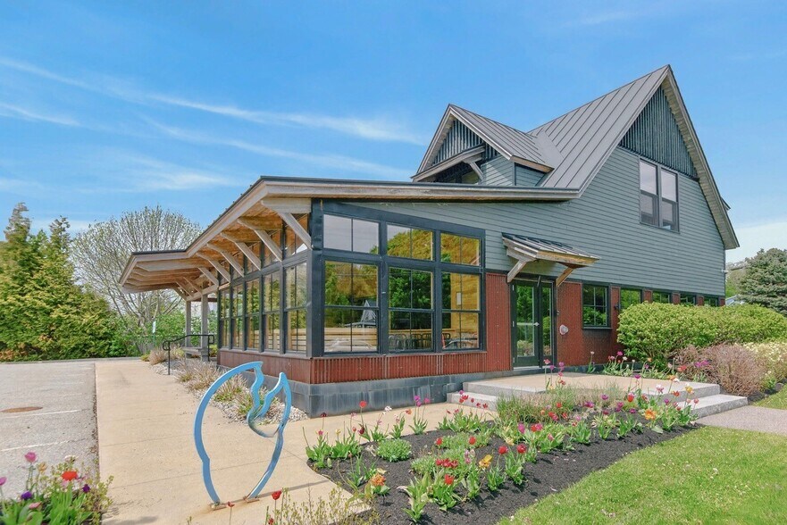Primary Photo Of 517 Ocean House Rd, Cape Elizabeth Restaurant For Sale