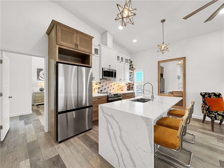 More Photos Of 1601 Ocean Dr, Corpus Christi Apartments For Sale