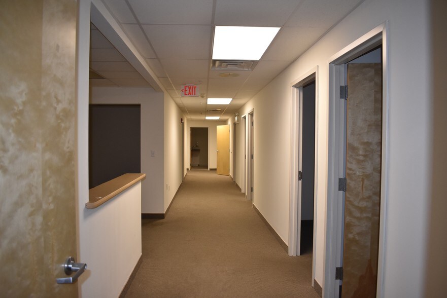 More Photos Of 422 Mill St, Bristol Office For Sale