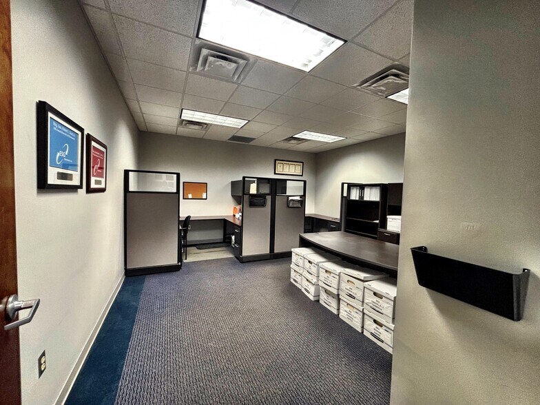 More Photos Of 6400 Peake Rd, Macon-Bibb Office For Sale