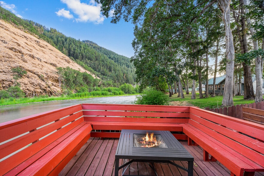 More Photos Of 218 2nd St, Klickitat Hotel For Sale