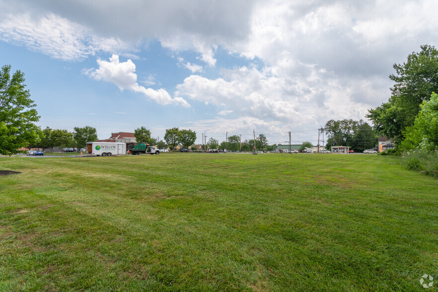 Primary Photo Of 1110 Forrest Ave, Dover Office For Lease