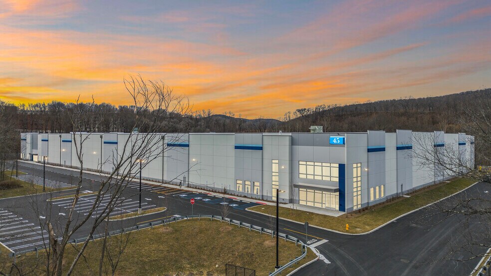 More Photos Of 25 Old Mill Rd, Suffern Unknown For Lease