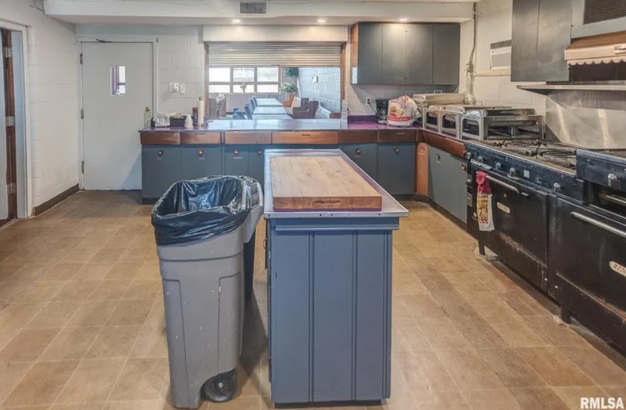 More Photos Of 104 N Pine St, Centralia Religious Facility For Sale
