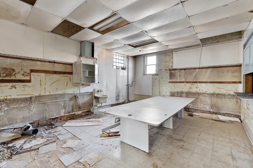 More Photos Of 2 Bay St, Chippewa Falls Storefront Retail Office For Sale