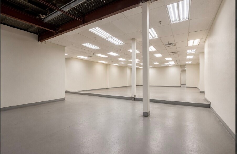 More Photos Of 1609 W 17th St, Tempe Manufacturing For Sale