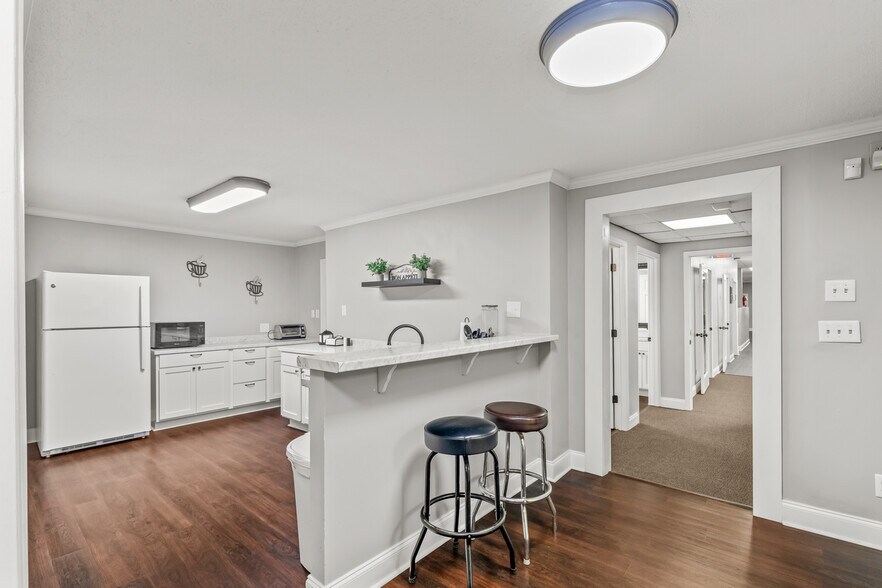 More Photos Of 1923 Lejeune Blvd, Jacksonville Office For Sale