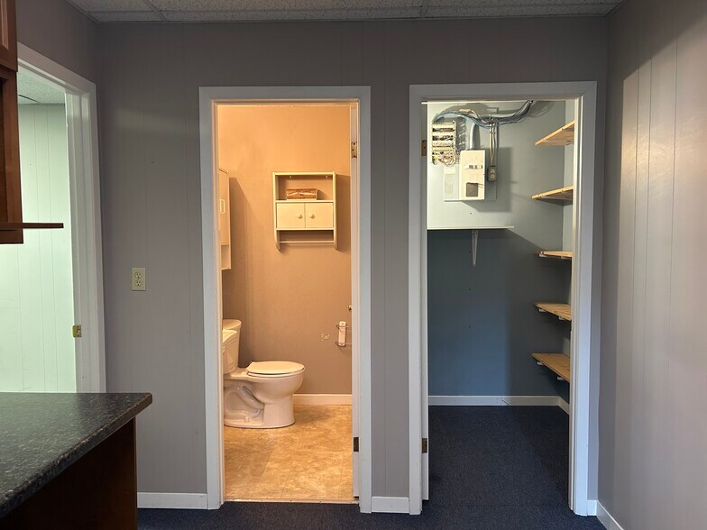 More Photos Of 191 Queensway W, Simcoe Office For Lease