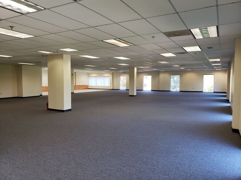More Photos Of 41 Simon St, Nashua Flex For Lease