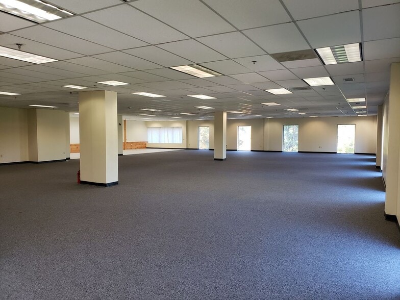 More Photos Of 41 Simon St, Nashua Flex For Lease