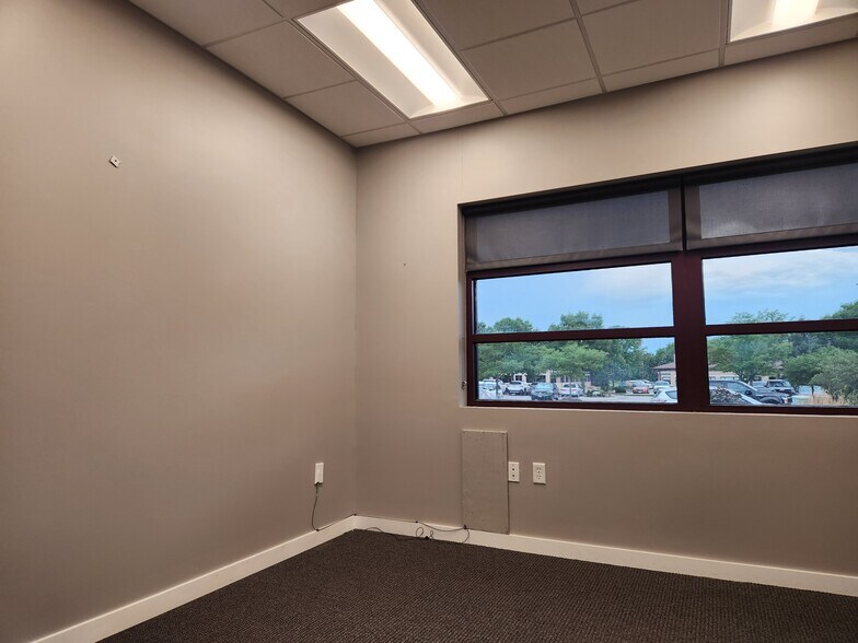 More Photos Of 8600 Executive Woods Dr, Lincoln Office Residential For Lease