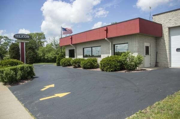 More Photos Of 500 W Calumet St, Appleton Freestanding For Sale
