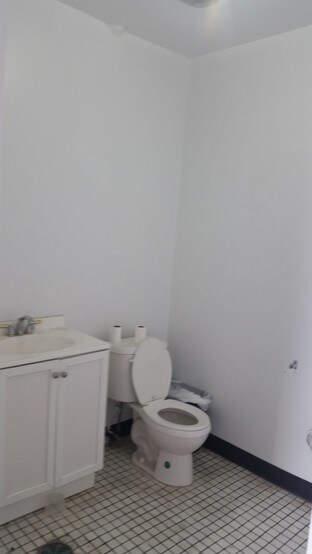 More Photos Of 518 Timpson Pl, Bronx Warehouse For Lease