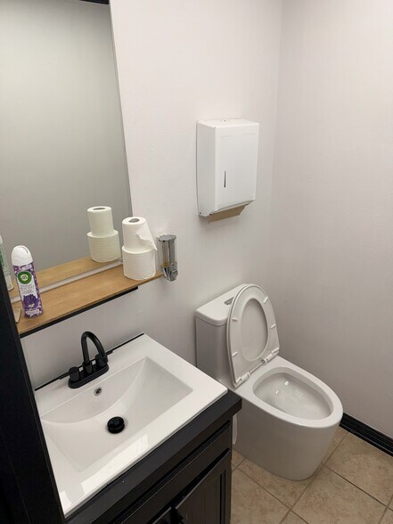 More Photos Of 6670 S Lewis Ave, Tulsa Office For Sale