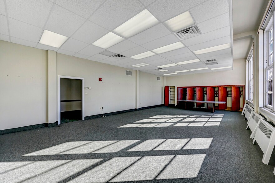 More Photos Of 301 Delaware Ave, Olyphant Office For Sale