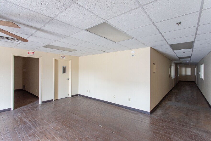 More Photos Of 2200 5th St, Wichita Falls Warehouse For Lease