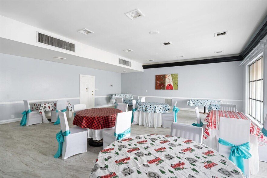 More Photos Of 510 Lane Ave S, Jacksonville Hotel For Sale