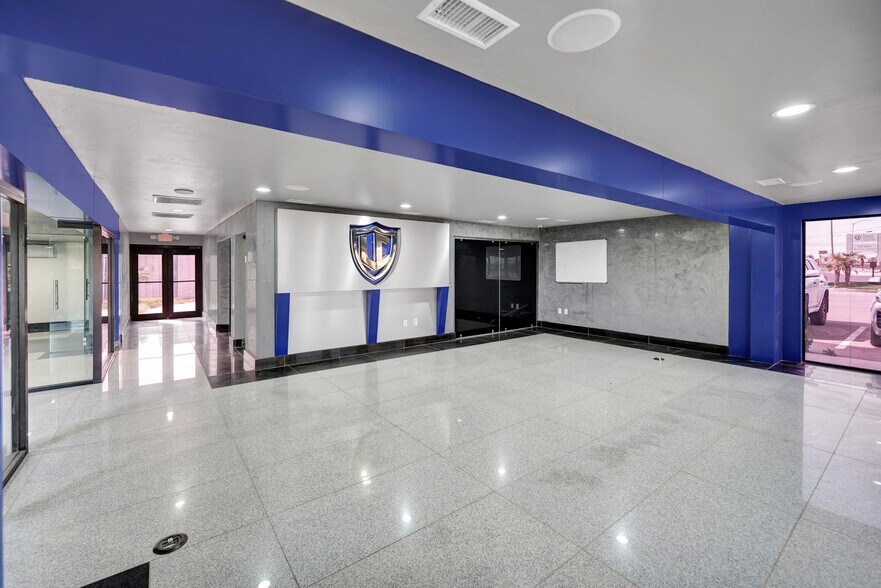 More Photos Of 2903 Wall St, Midland Office For Lease