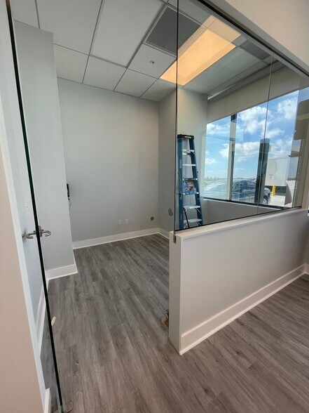 More Photos Of 19790 W Dixie Hwy, Aventura Office For Sale