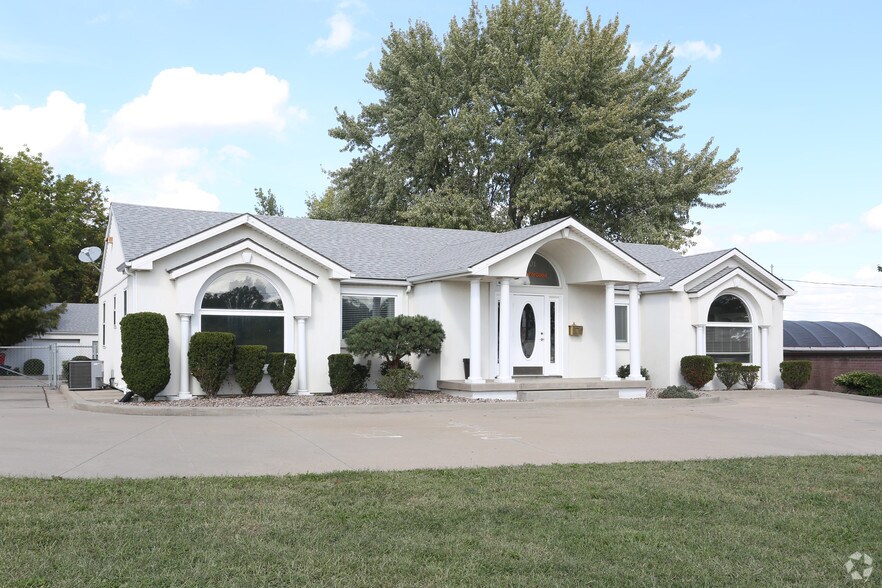 More Photos Of 1101 W Us-40 Hwy, Blue Springs Office For Lease