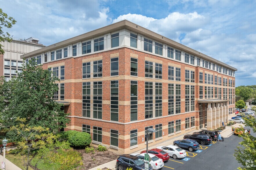 Primary Photo Of 610 S Maple Ave, Oak Park Office For Sale