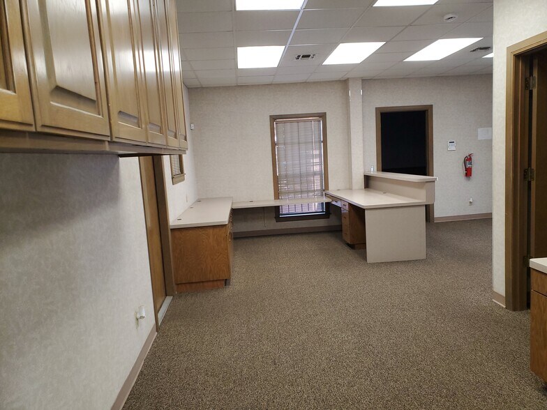More Photos Of 16015 University Oak, San Antonio Service For Lease