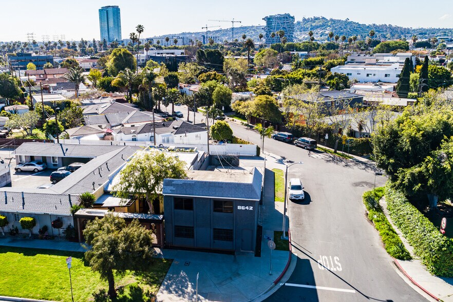 More Photos Of 8642 Venice Blvd, Los Angeles Office Residential For Sale