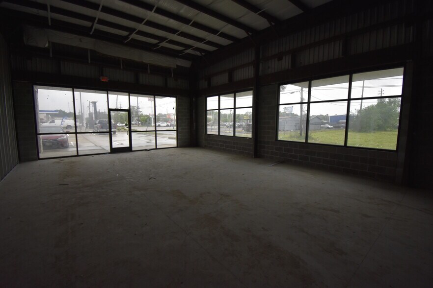 More Photos Of 1112 W Spencer Hwy, La Porte Storefront Retail Office For Lease