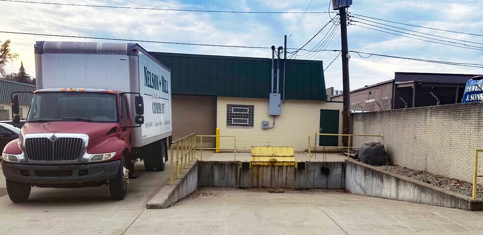 Primary Photo Of 23690 Telegraph Rd, Southfield Unknown For Lease