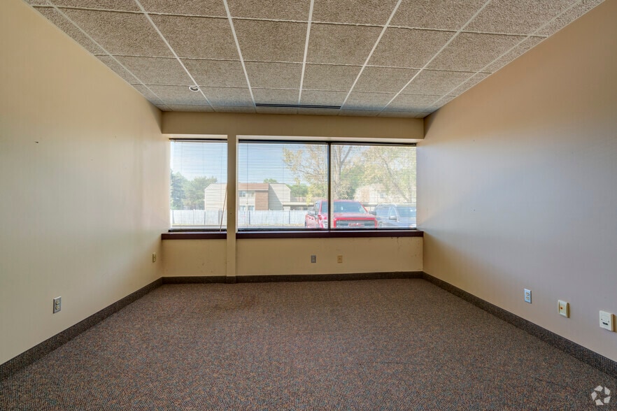 More Photos Of 2370 S Linden Rd, Flint Office For Lease