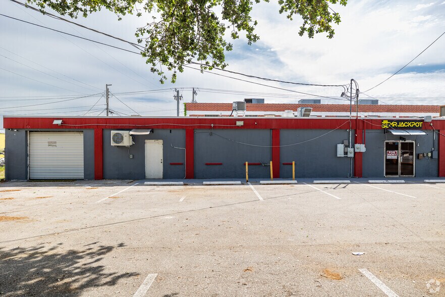 More Photos Of 2467-2469 Edison Ave, Fort Myers General Retail For Sale