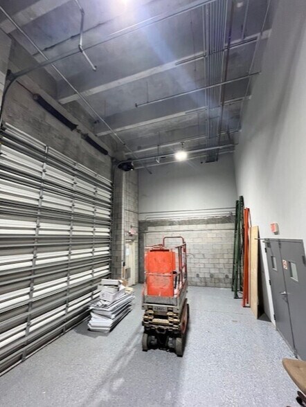 More Photos Of 19301 SW 106th Ave, Miami Showroom For Lease