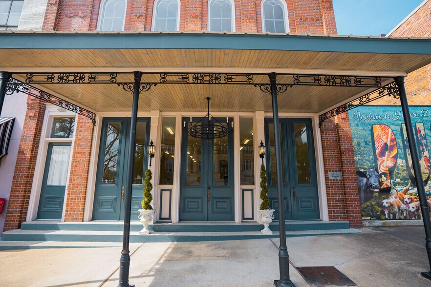 More Photos Of 116 N 2nd St, Pulaski Storefront Retail Residential For Lease