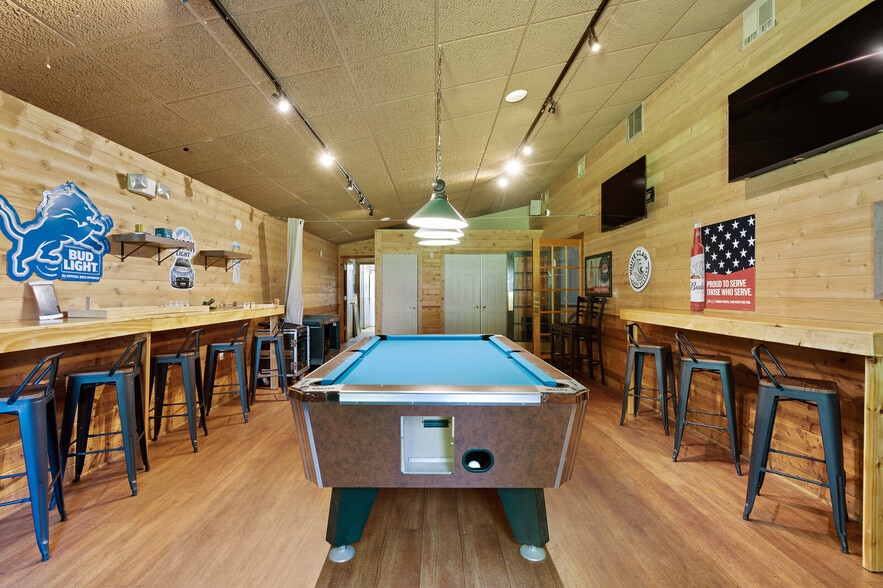 More Photos Of 8826 Gratiot Ave, Columbus Restaurant For Sale