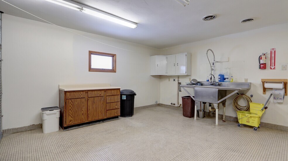 More Photos Of 762 Pre Emption Rd, Geneva Veterinarian Kennel For Sale