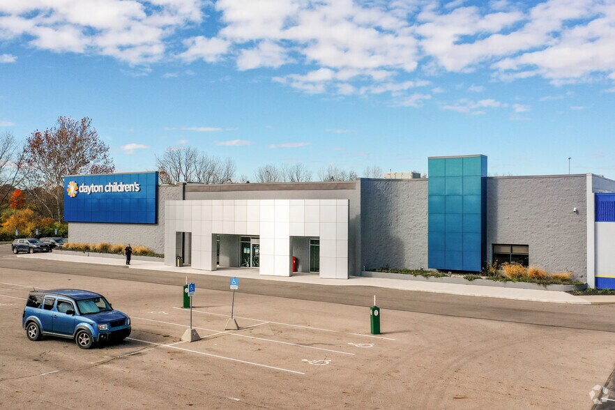 More Photos Of 865 W Market St, Troy Unknown For Lease