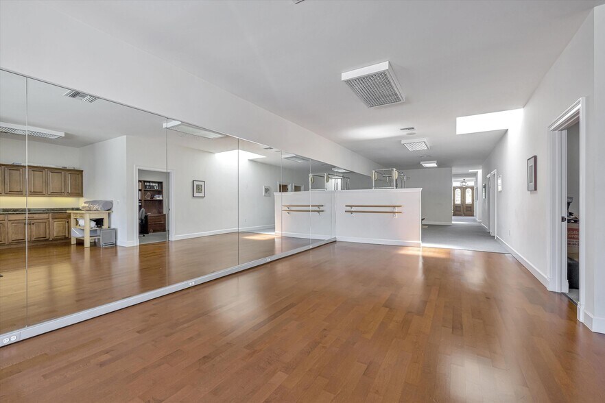 More Photos Of 1160 El Camino Real, San Carlos Office For Sale