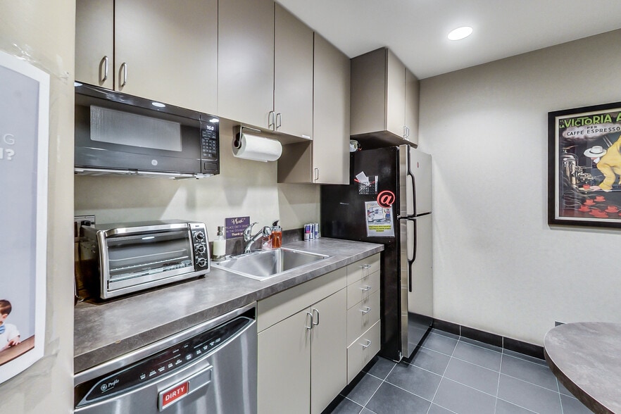 More Photos Of 212 E Ohio St, Chicago Office For Lease