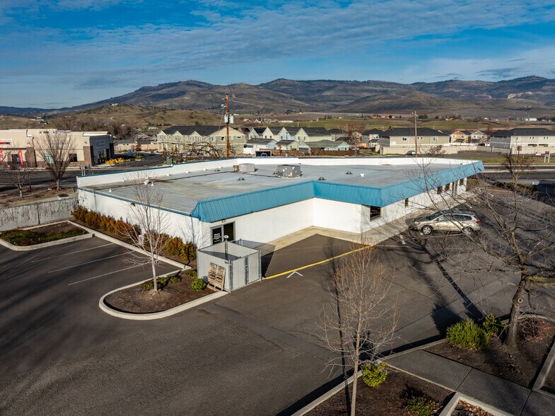 More Photos Of 209 N Pacific Hwy, Talent General Retail For Sale