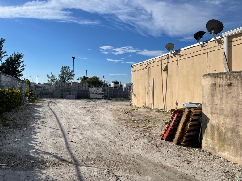 More Photos Of 4410 Peters Rd, Plantation General Retail For Sale