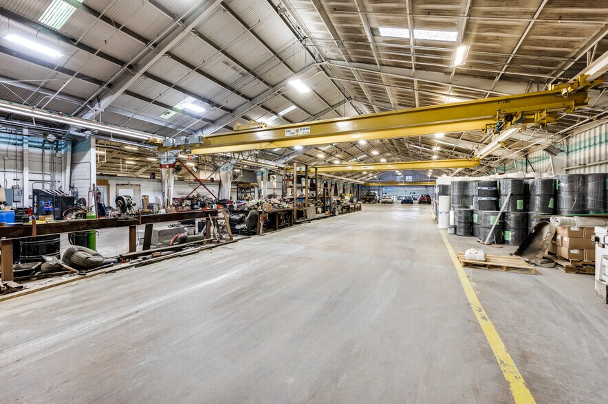 More Photos Of 13911 Distribution Way, Farmers Branch Warehouse For Sale