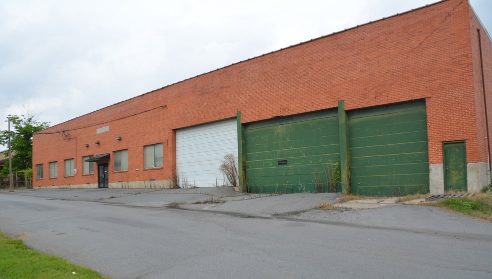 Primary Photo Of 1224 E 28th St, Little Rock Light Distribution For Lease