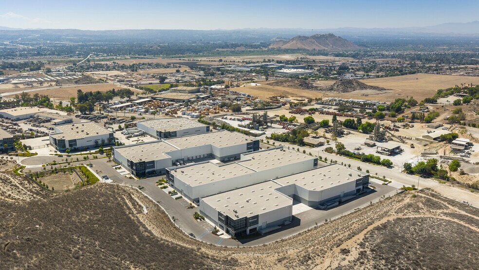 More Photos Of 6175 20th St, Jurupa Valley Warehouse For Sale