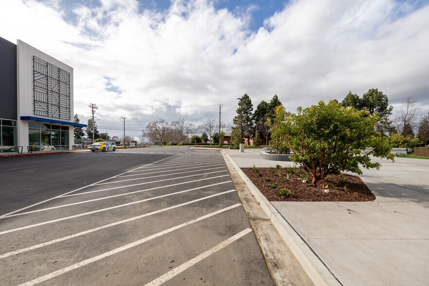 More Photos Of 25500 Clawiter Rd, Hayward Warehouse For Lease